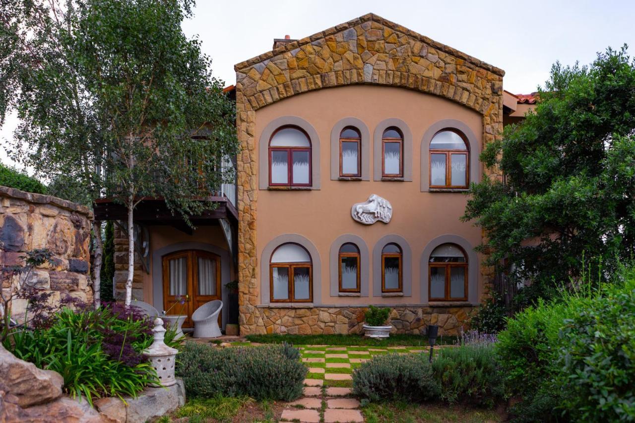 Wild Horses Lodge Harrismith Exteriör bild